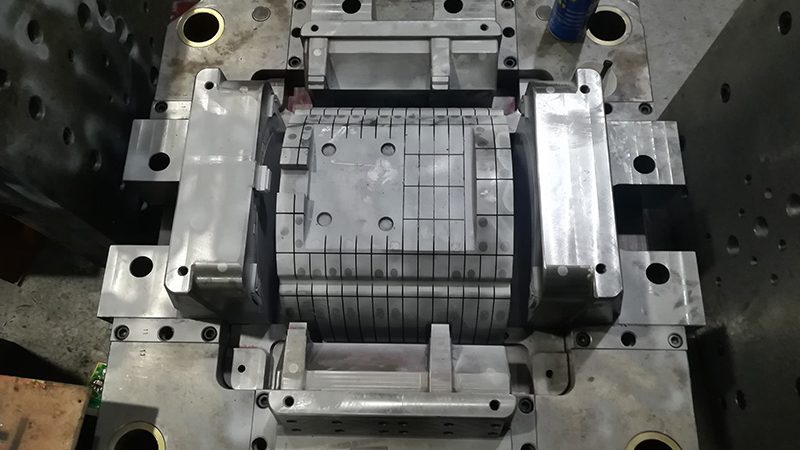 液态硅胶模具与固态模具：本质区别与适用场景
