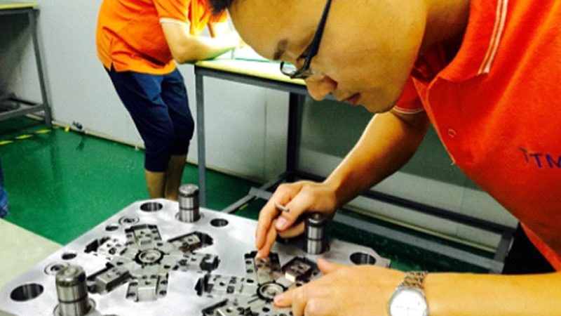 医用塑胶模具定制：揭秘定制生产背后的工艺与标准**