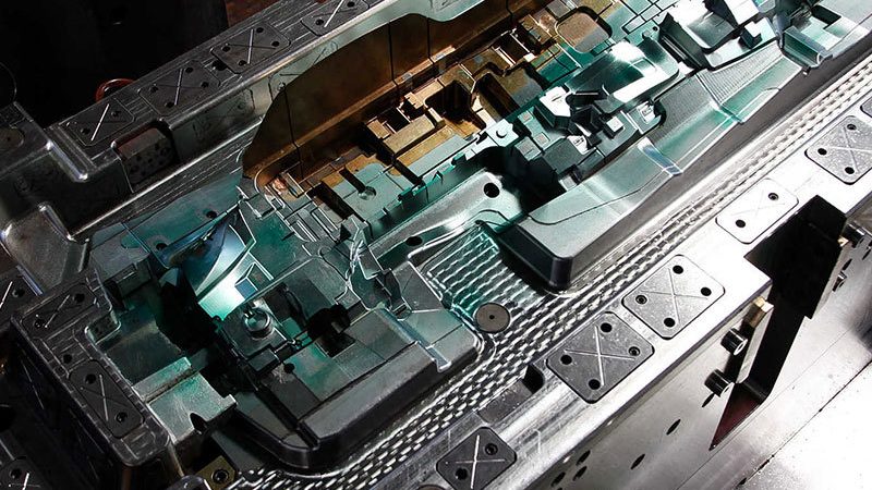 大型塑料模具加工规格要求的解析与标准**