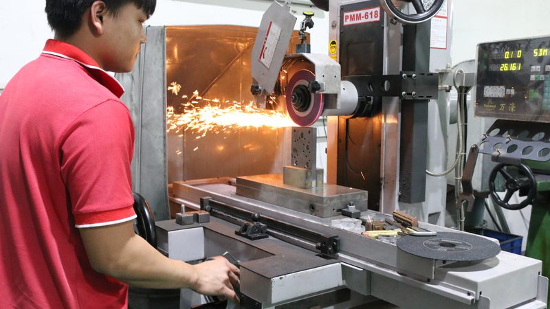 汽车注塑模具加工工艺流程揭秘：从设计到成型的关键步骤