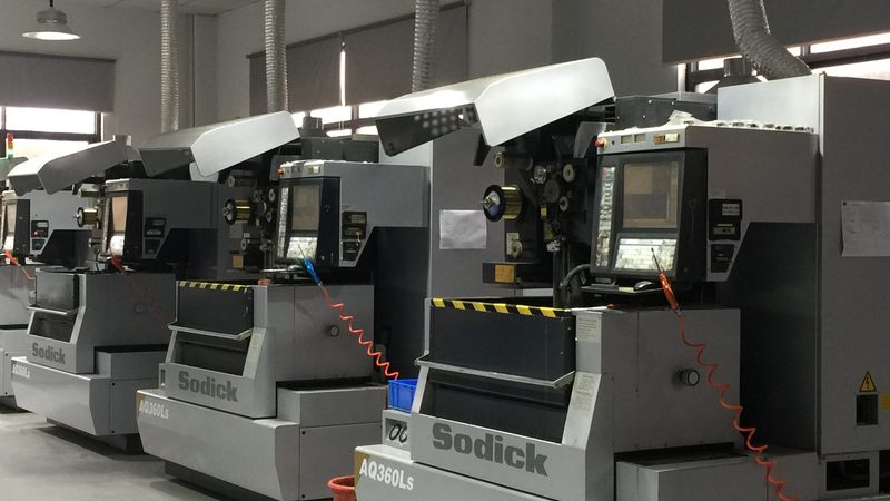 双色模具：揭秘其制作工艺与选购要点