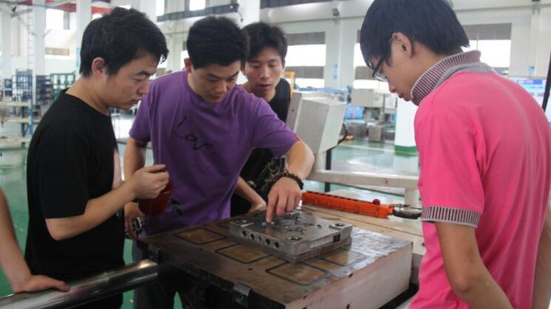吹塑模具加工技术参数表：揭秘模具加工的关键要素